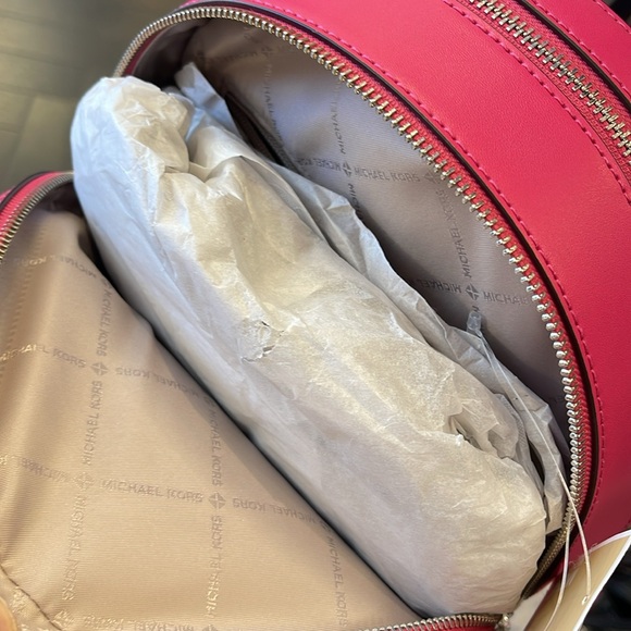 Michael Kors Jaycee Medium Ombré Signature Logo Backpack
Dragonfruit
NWT - Picture 10 of 13